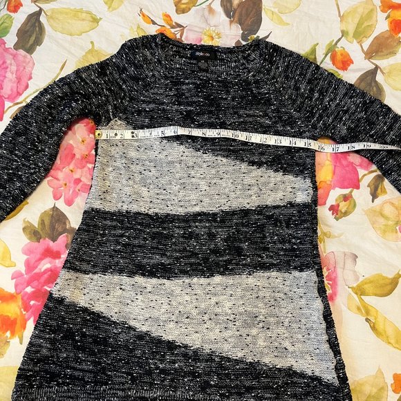 STYLE & CO Sweater Size XS Long Sleeves Sparkly Knit Gray Black White - Picture 7 of 14